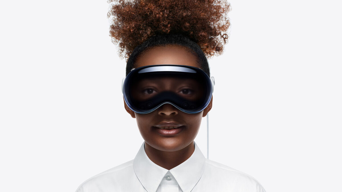 Samsung Galaxy XR First Reviews: Stunning Display and Half the Price of Vision Pro, But Limited Real-World Use Cases
